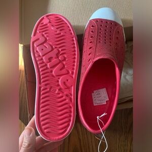 Brand new never worn Native shoes (J3/EU 34)